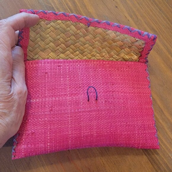 Sweet Strawberry Pink Colored Fold Over Wallet or Gift Envelope in Straw NWOT - Picture 3 of 3